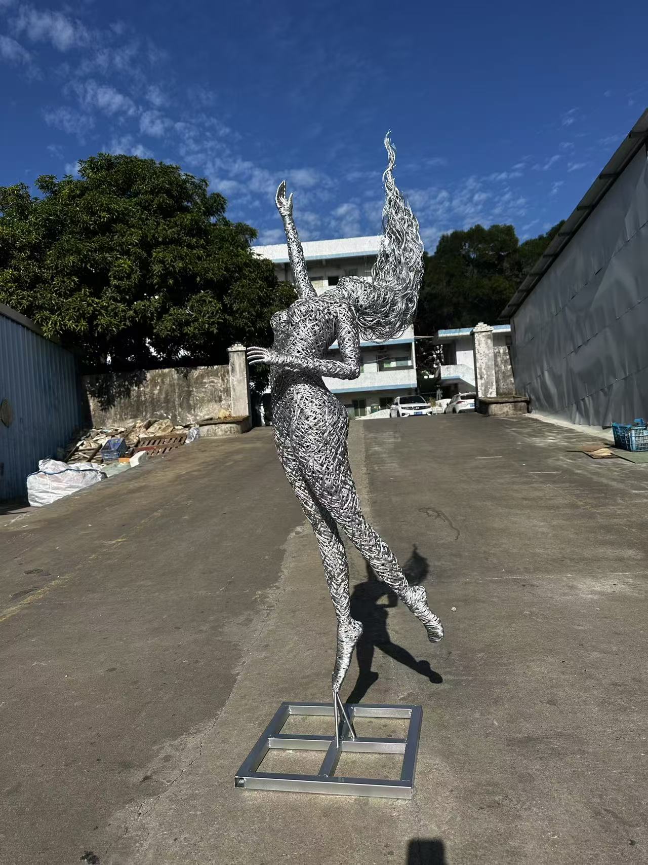 Abstract Figure Sculpture Woven with 304 Stainless Steel Wire