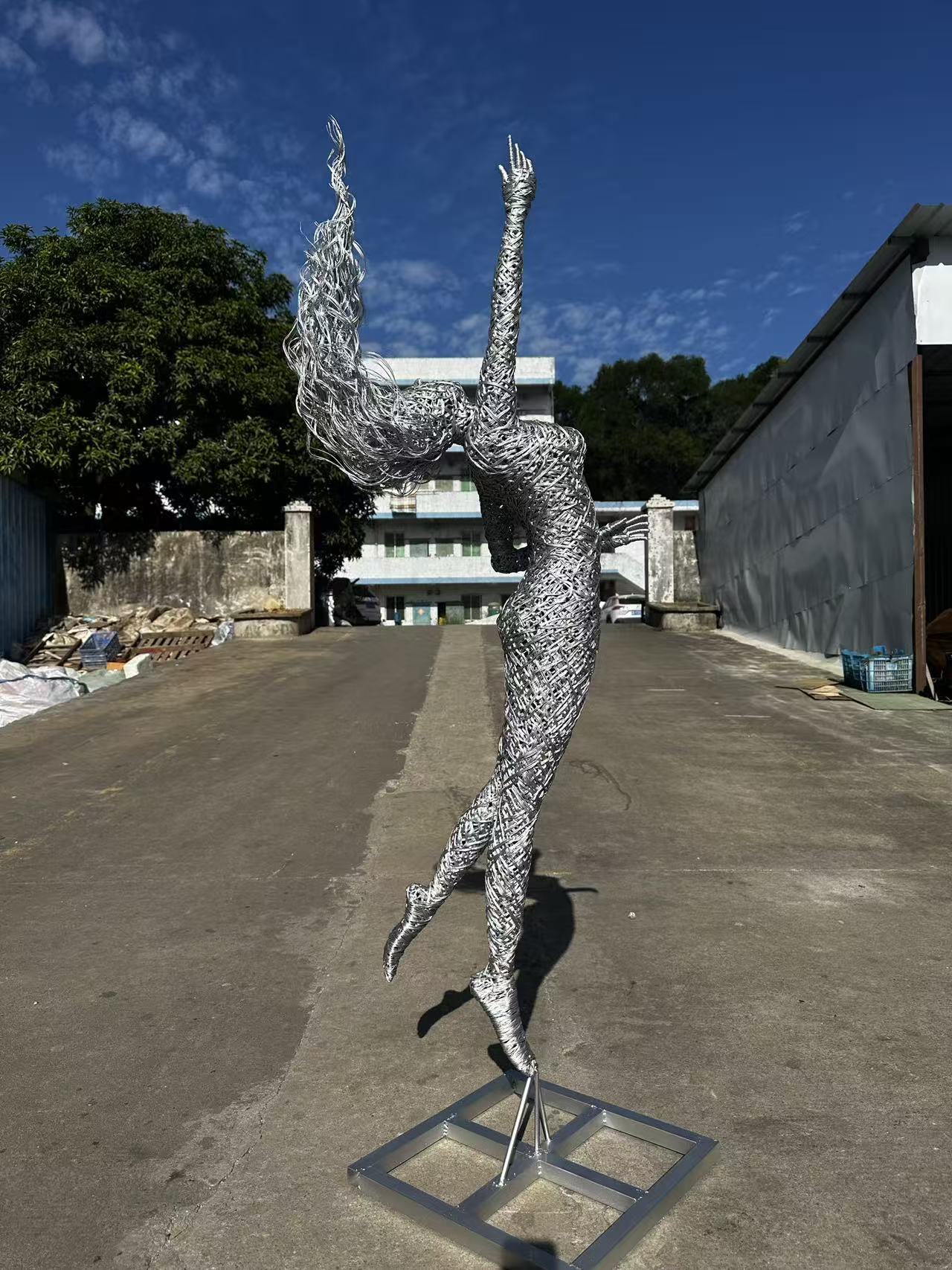 Abstract Figure Sculpture Woven with 304 Stainless Steel Wire