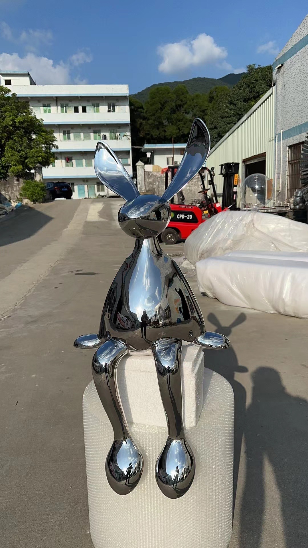Mirror Polished Stainless Steel Sitting Rabbit Sculpture
